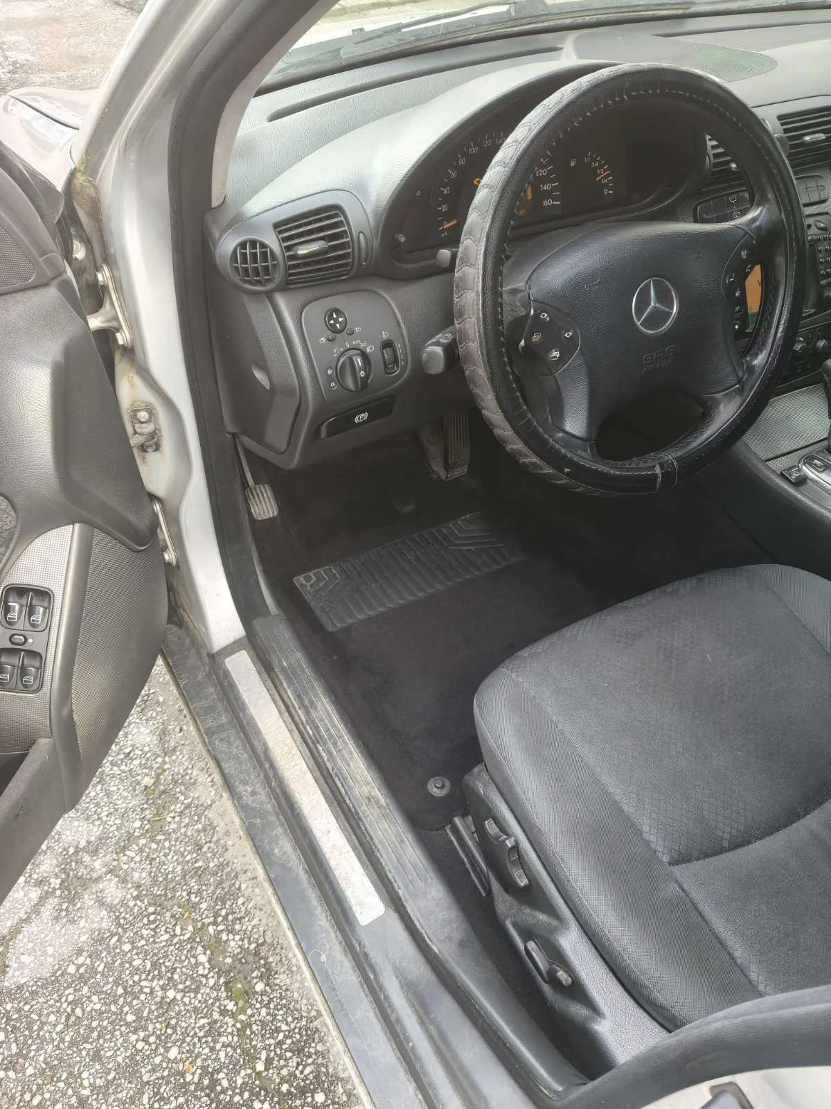 Mercedes-Benz C 200 Kompressor, снимка 9 - Автомобили и джипове - 54983136