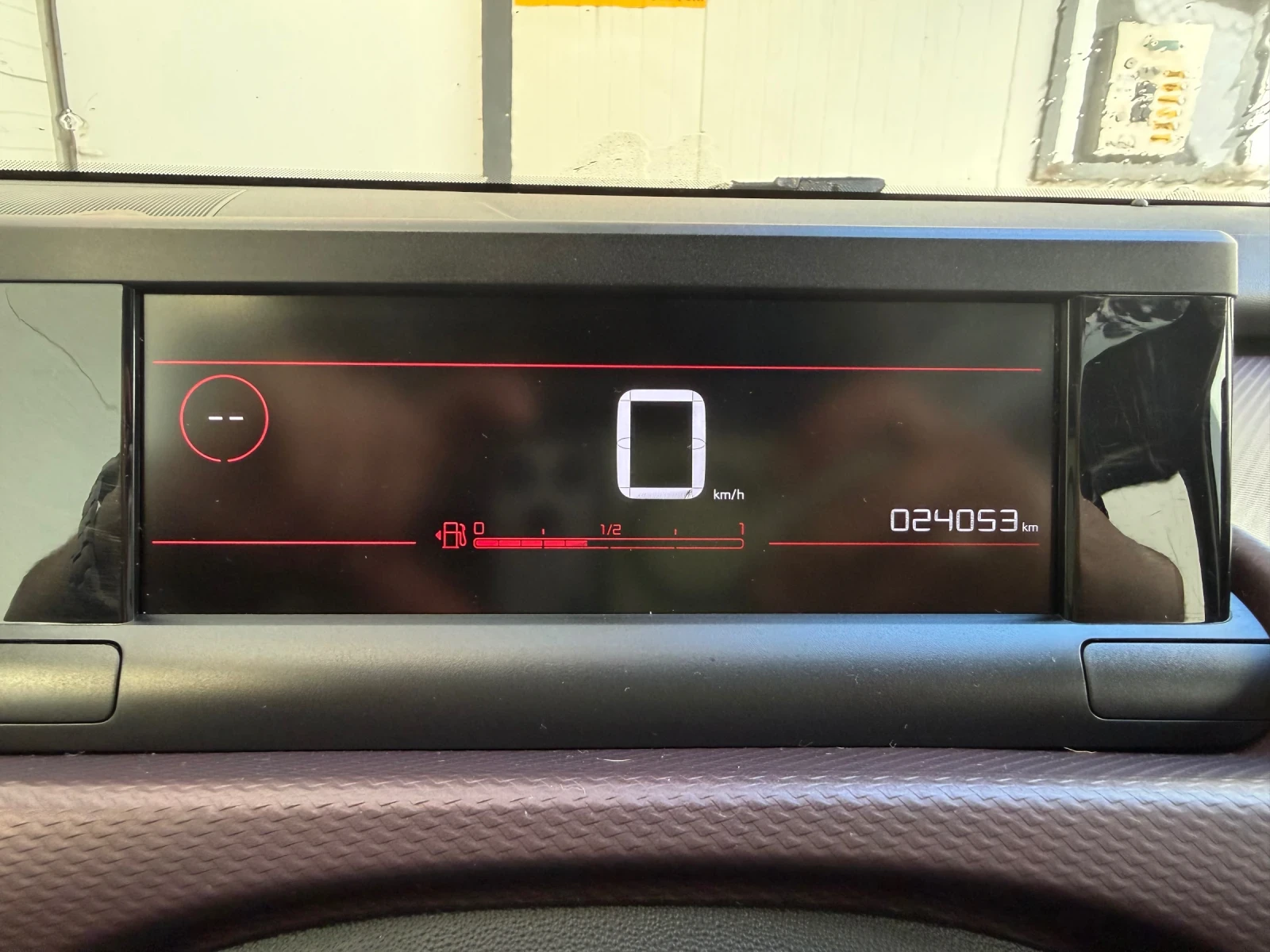 Citroen C4 Cactus -1.5 HDI/Facelift/24000км/Първи собственик/Carplay, снимка 13 - Автомобили и джипове - 55253555