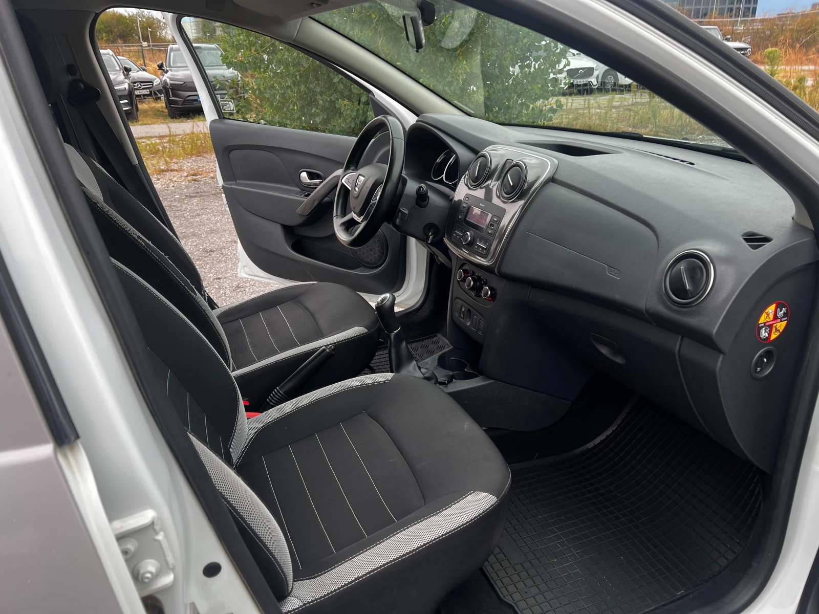 Dacia Sandero Stepway, снимка 16 - Автомобили и джипове - 56266530