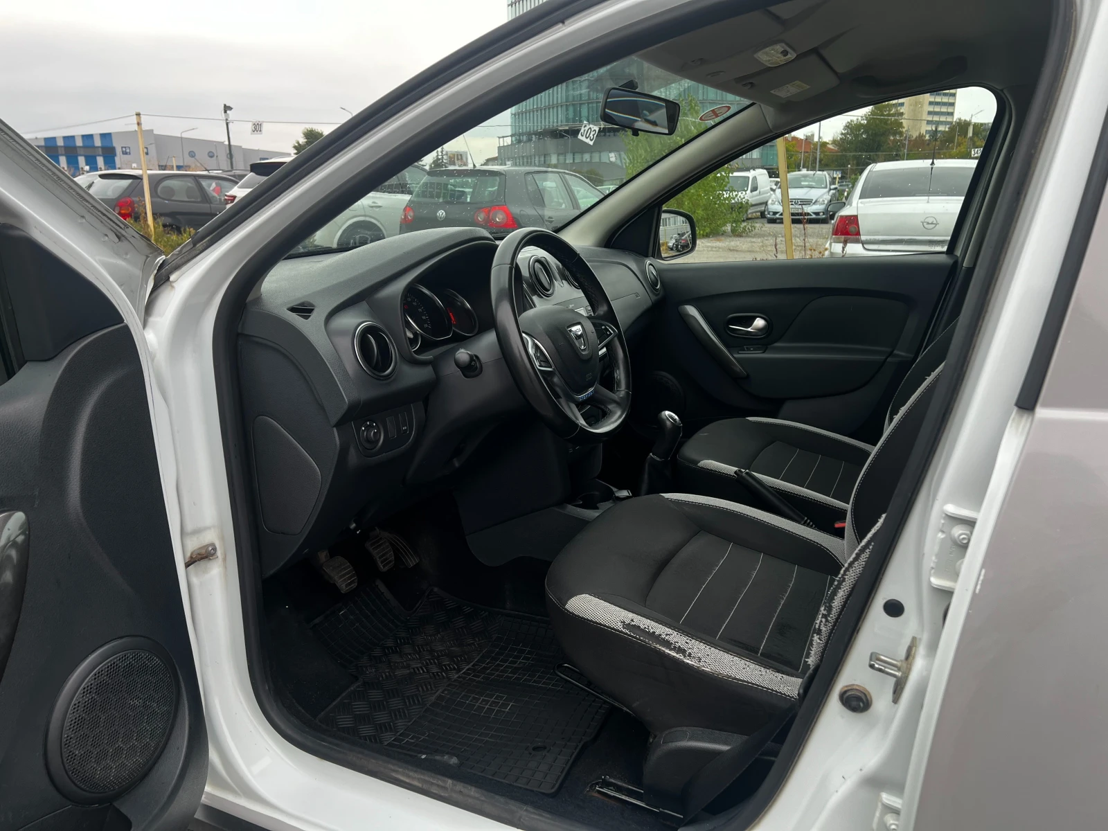 Dacia Sandero Stepway, снимка 10 - Автомобили и джипове - 56266530