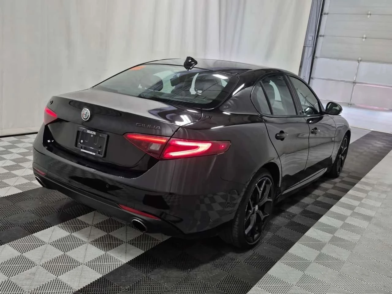 Alfa Romeo Giulia, снимка 3 - Автомобили и джипове - 56689437