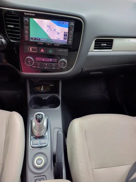 Mitsubishi Outlander PLUG-IN HYBRID 4x4, снимка 16