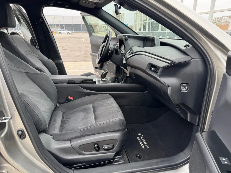 Lexus UX 300e, снимка 6 - Автомобили и джипове - 48001123