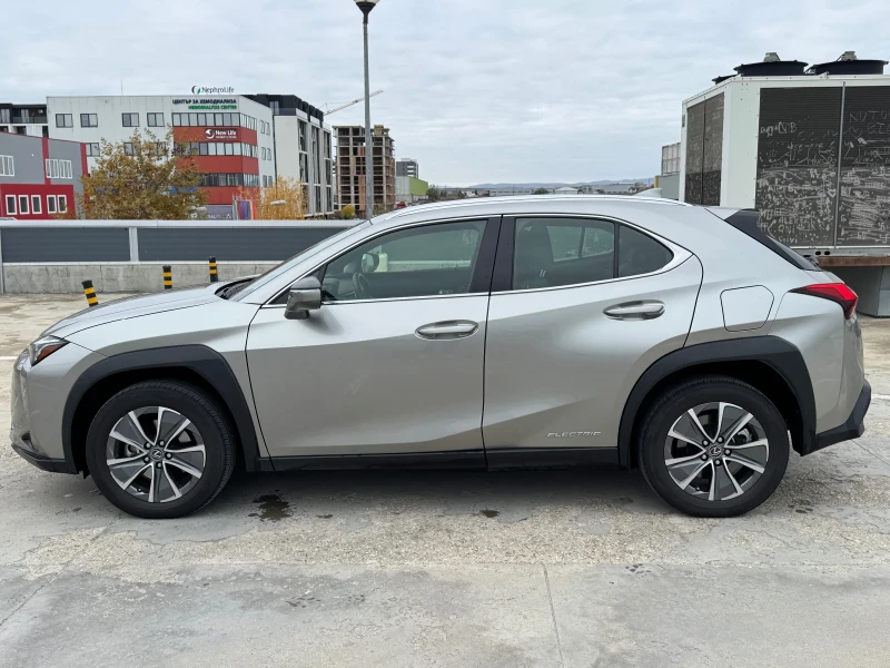 Lexus UX 300e, снимка 2 - Автомобили и джипове - 48001123