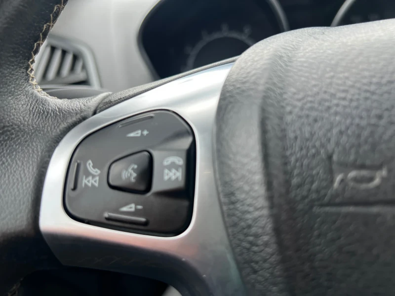 Ford EcoSport 1.5i Euro6b 166km, снимка 13 - Автомобили и джипове - 49728828