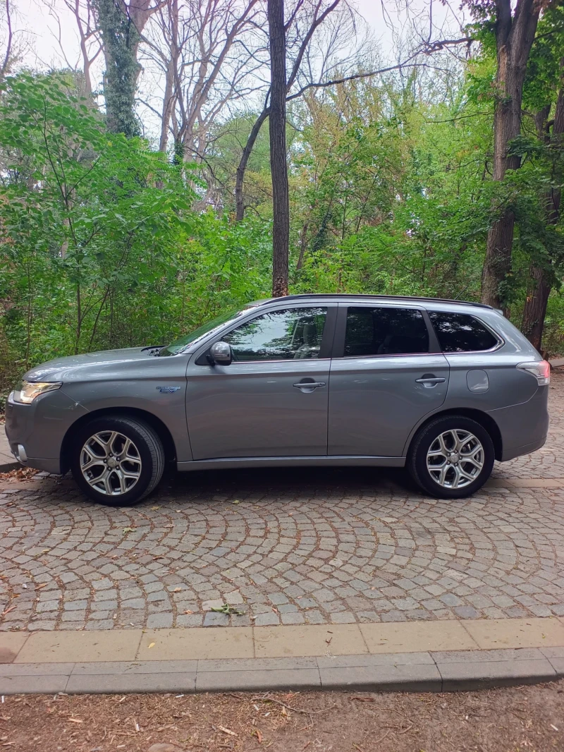 Mitsubishi Outlander PLUG-IN HYBRID 4x4, снимка 8 - Автомобили и джипове - 51488615