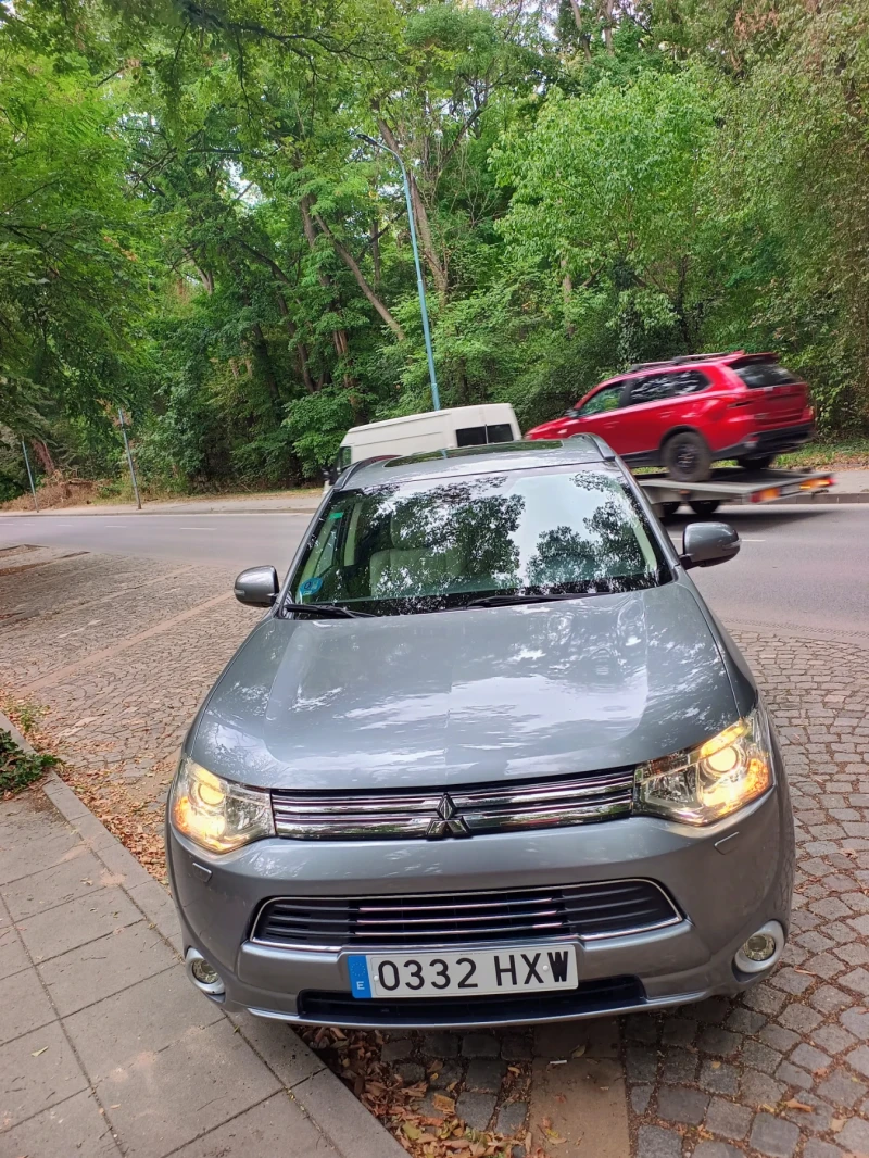 Mitsubishi Outlander PLUG-IN HYBRID 4x4, снимка 2 - Автомобили и джипове - 51488615
