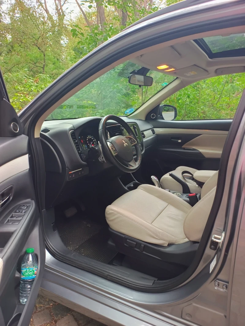 Mitsubishi Outlander PLUG-IN HYBRID 4x4, снимка 10 - Автомобили и джипове - 51488615