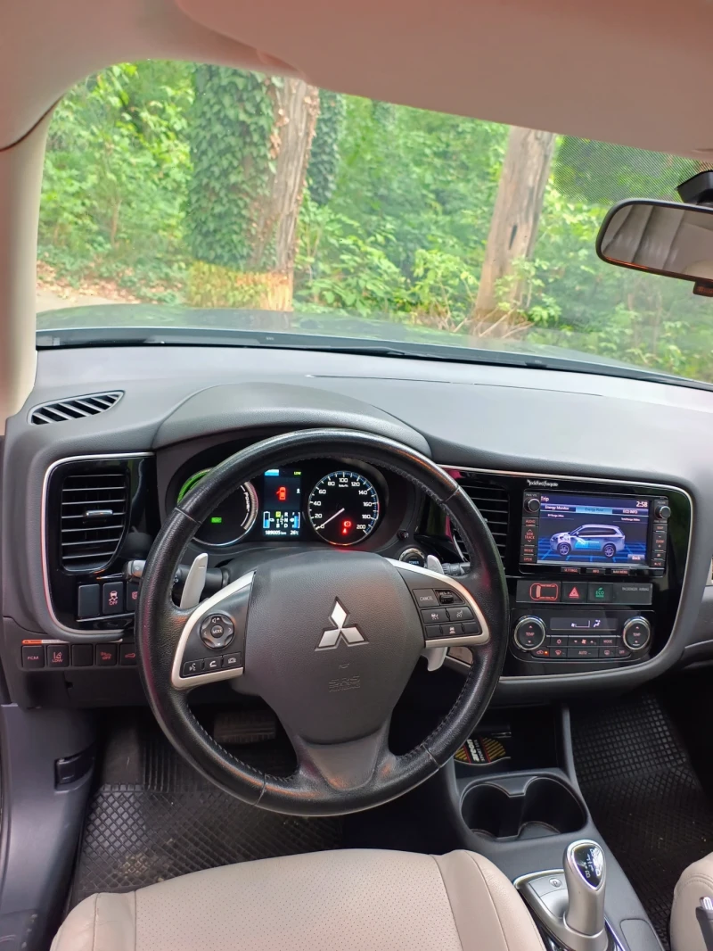 Mitsubishi Outlander PLUG-IN HYBRID 4x4, снимка 12 - Автомобили и джипове - 51488615