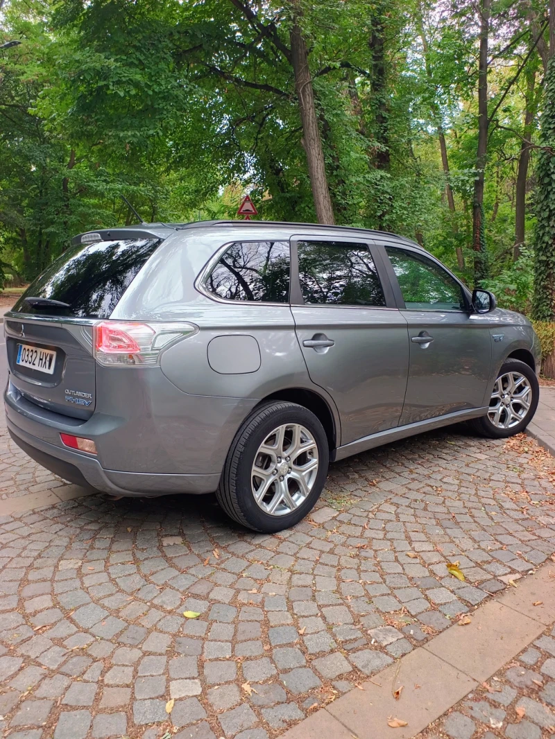 Mitsubishi Outlander PLUG-IN HYBRID 4x4, снимка 5 - Автомобили и джипове - 51488615