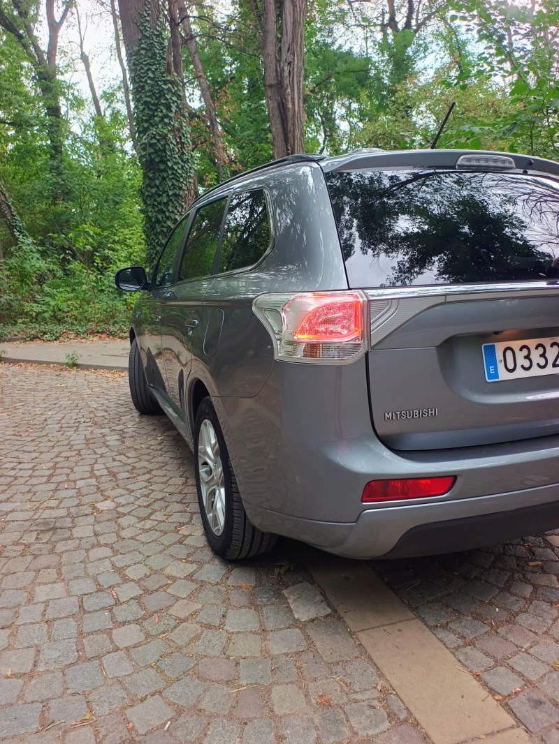 Mitsubishi Outlander PLUG-IN HYBRID 4x4, снимка 7 - Автомобили и джипове - 51488615