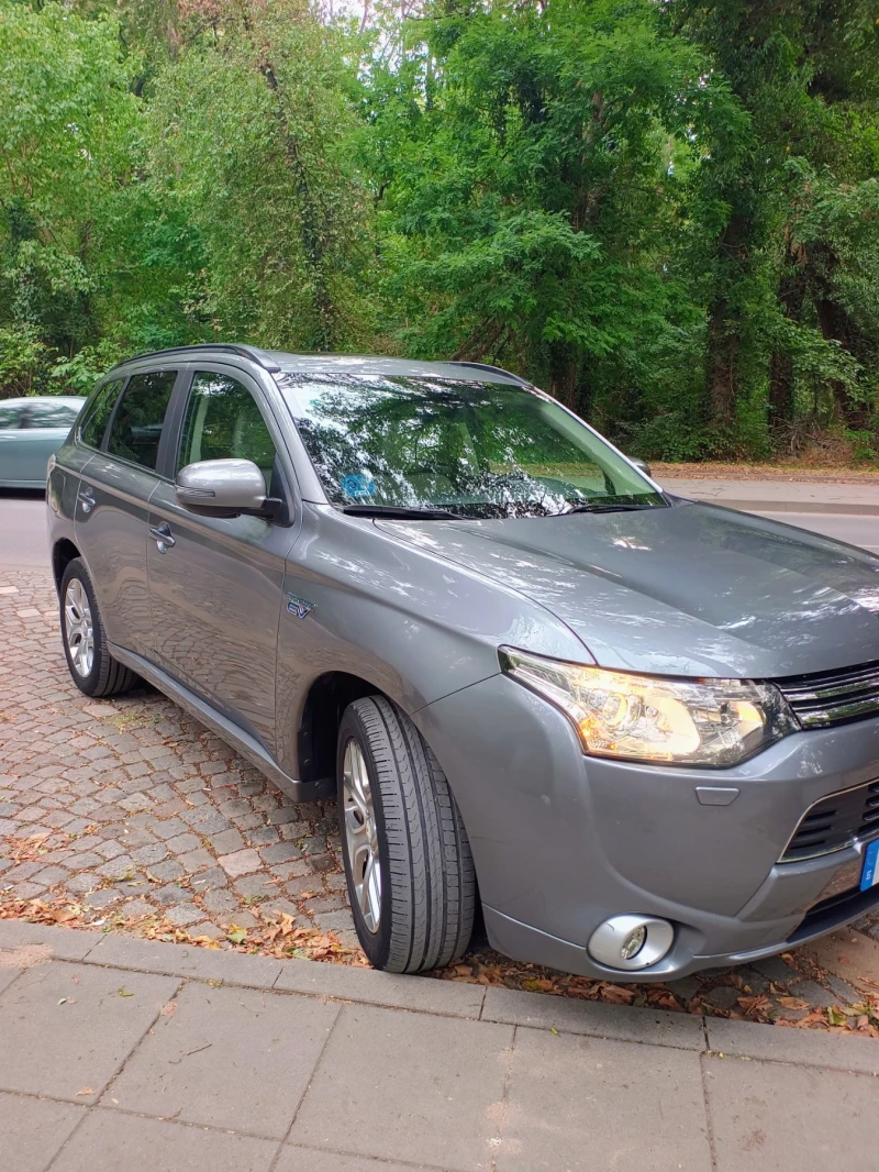 Mitsubishi Outlander PLUG-IN HYBRID 4x4, снимка 3 - Автомобили и джипове - 51488615