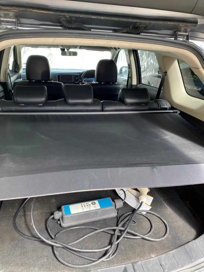 Mitsubishi Outlander Хибрид , снимка 9 - Автомобили и джипове - 52707106