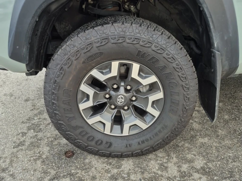 Toyota Tacoma * CREW CAB SHORT BED * CARFAX * БЕЗ ПЪРВОНАЧАЛНА В, снимка 6 - Автомобили и джипове - 52926288