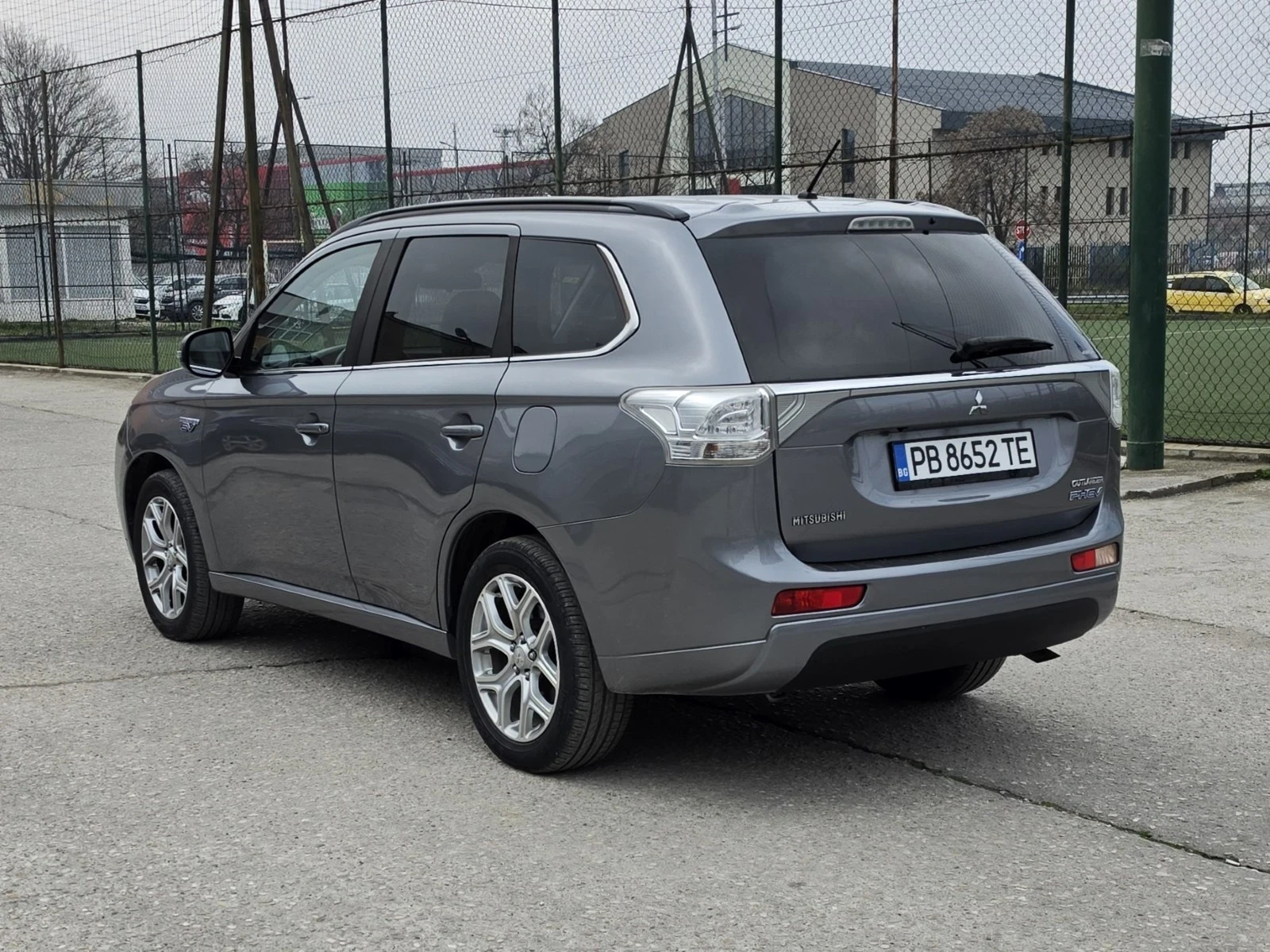 Mitsubishi Outlander PLUG-IN HYBRID 4x4, снимка 7 - Автомобили и джипове - 51488615