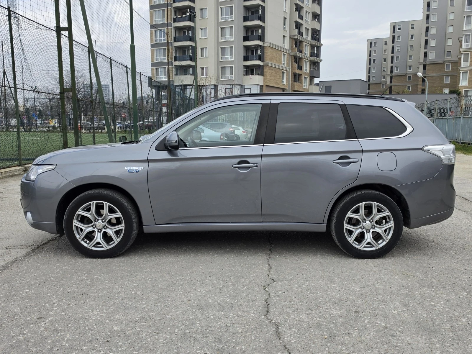 Mitsubishi Outlander PLUG-IN HYBRID 4x4, снимка 8 - Автомобили и джипове - 51488615