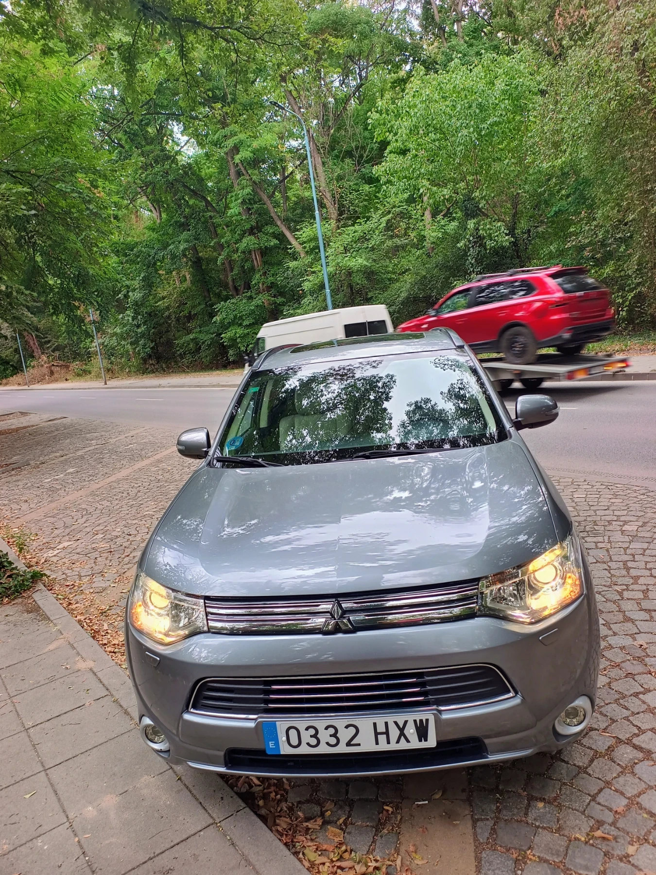 Mitsubishi Outlander PLUG-IN HYBRID 4x4 - изображение 2