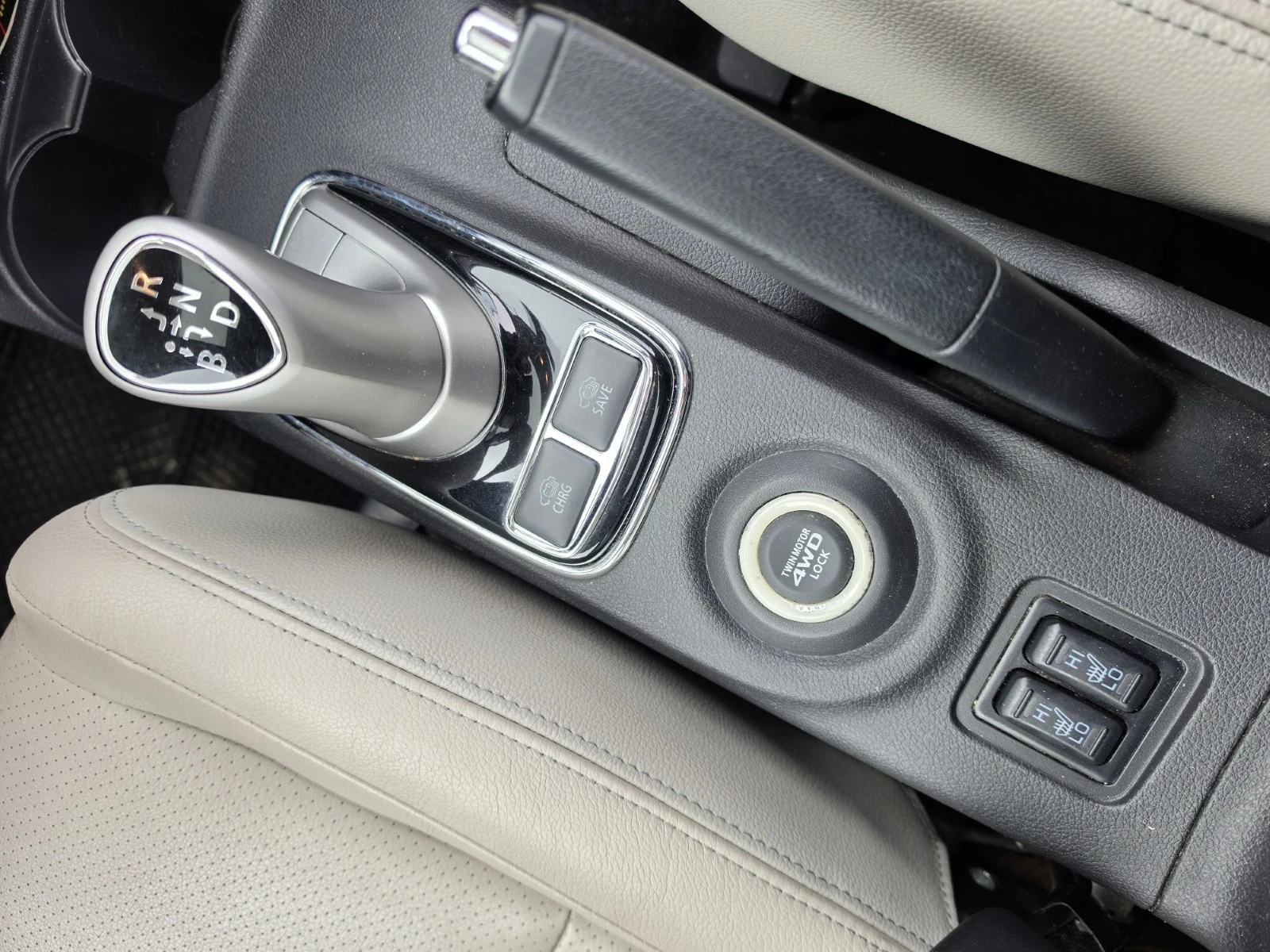 Mitsubishi Outlander PLUG-IN HYBRID 4x4, снимка 14 - Автомобили и джипове - 51488615