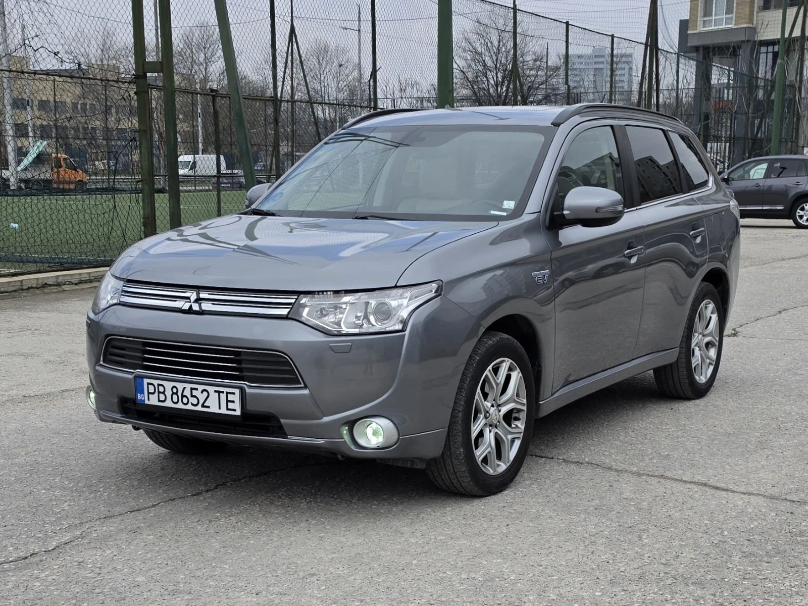 Mitsubishi Outlander PLUG-IN HYBRID 4x4, снимка 2 - Автомобили и джипове - 51488615