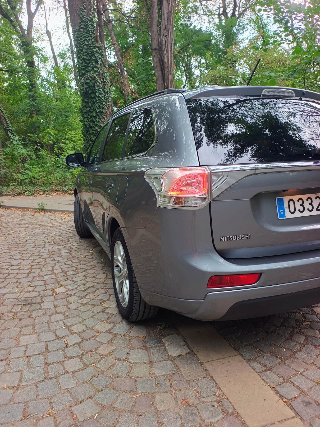 Mitsubishi Outlander PLUG-IN HYBRID 4x4 - изображение 7