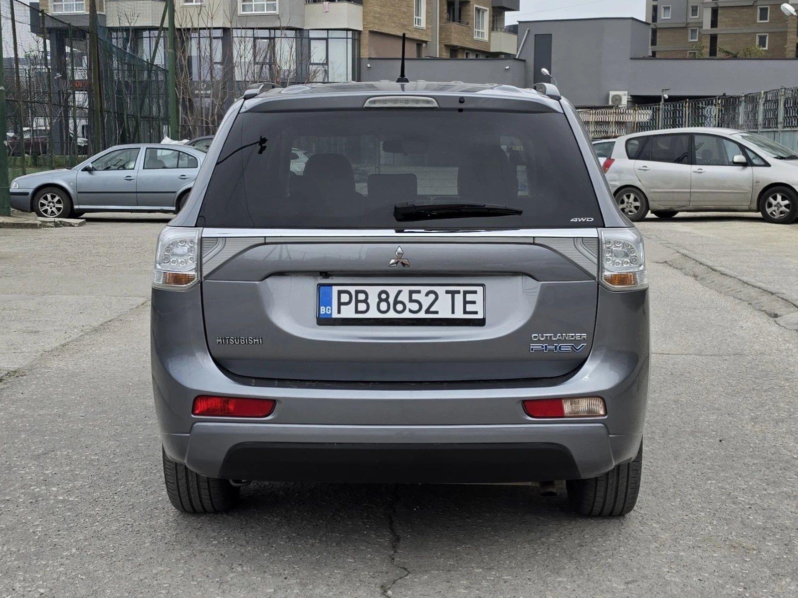 Mitsubishi Outlander PLUG-IN HYBRID 4x4, снимка 6 - Автомобили и джипове - 51488615