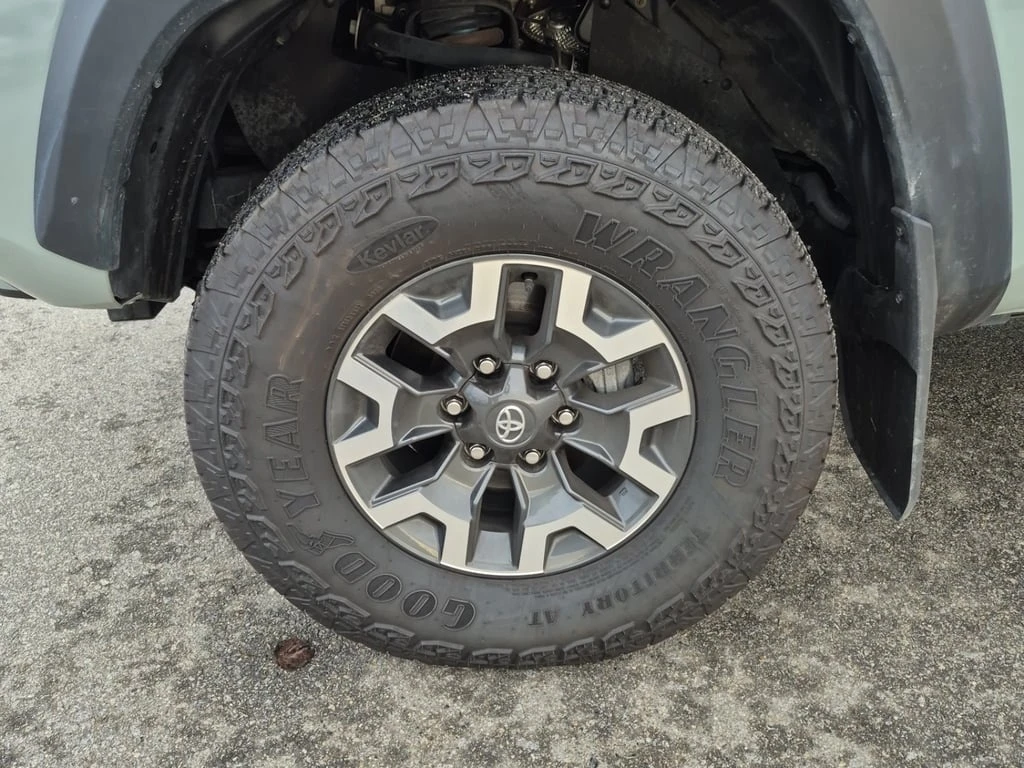 Toyota Tacoma * CREW CAB SHORT BED * CARFAX * БЕЗ ПЪРВОНАЧАЛНА В - изображение 6