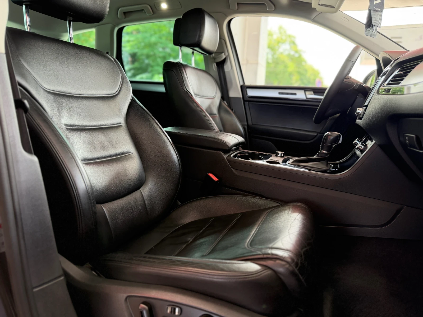 VW Touareg 3.0TDI, снимка 6 - Автомобили и джипове - 54933477
