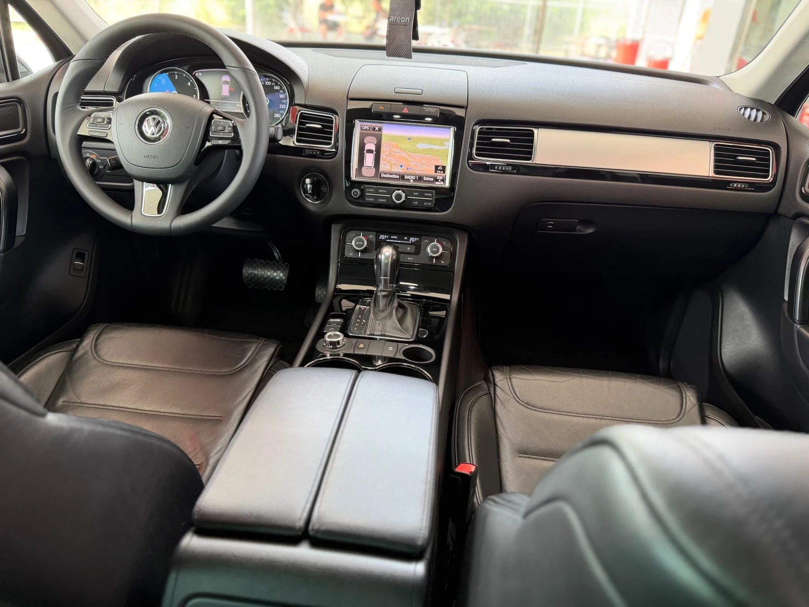 VW Touareg 3.0TDI, снимка 4 - Автомобили и джипове - 54933477
