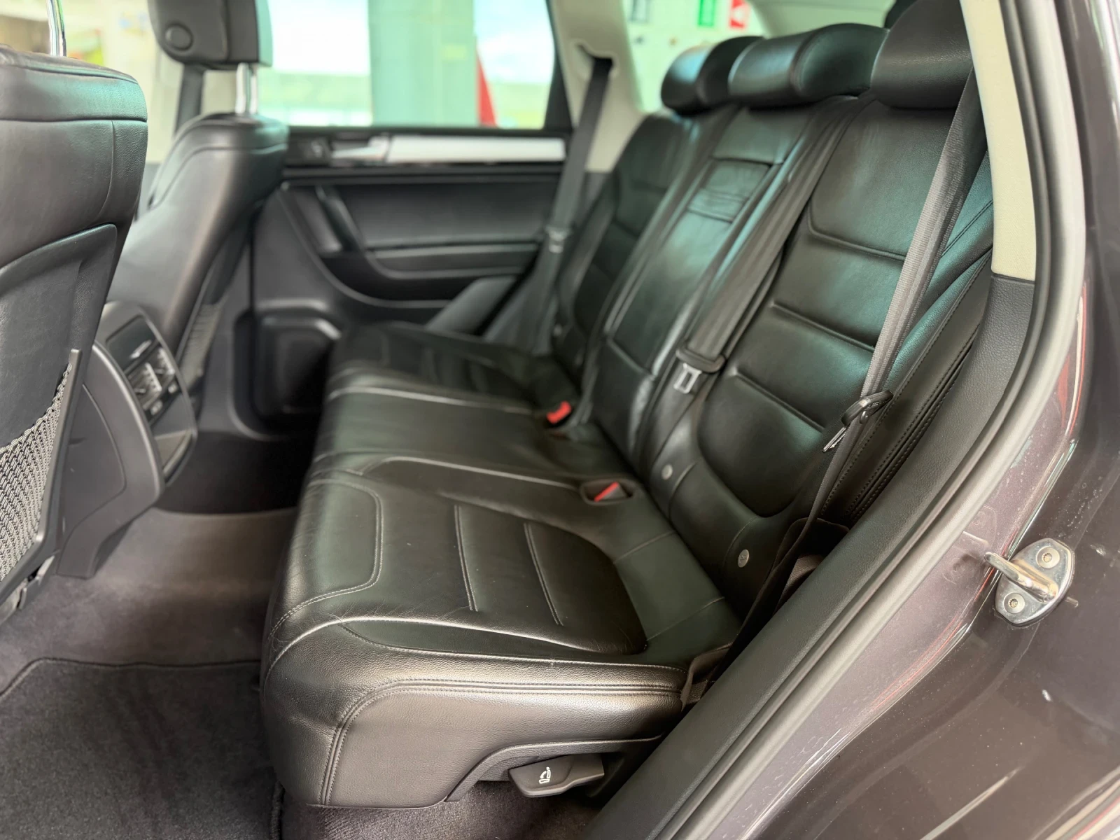 VW Touareg 3.0TDI, снимка 13 - Автомобили и джипове - 54933477