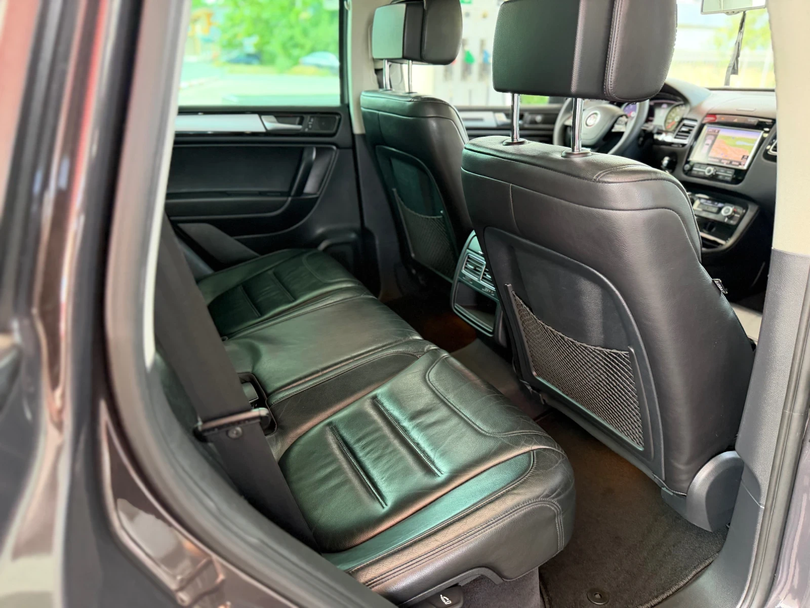 VW Touareg 3.0TDI, снимка 8 - Автомобили и джипове - 54933477