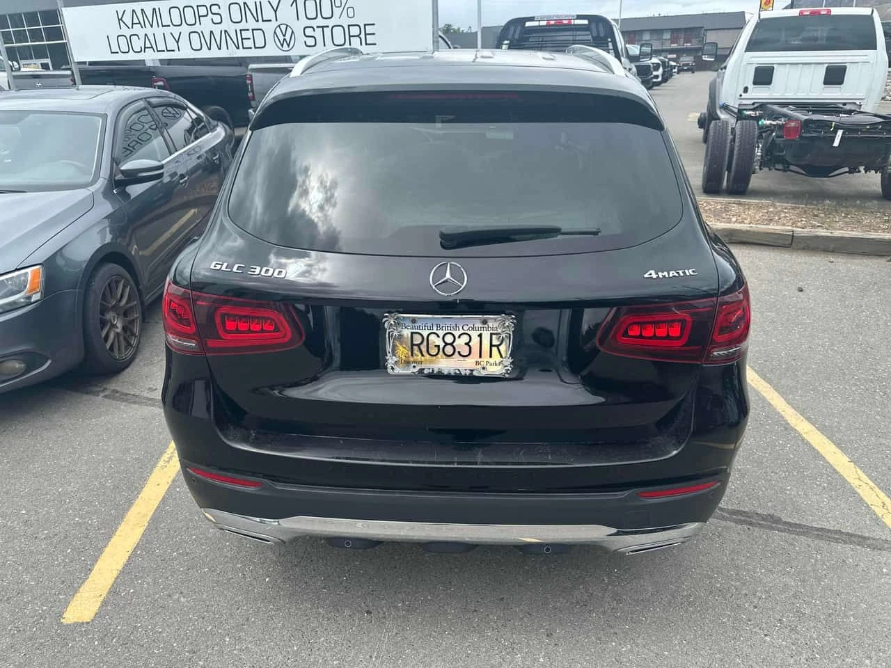 Mercedes-Benz GLC 300 ПОДГРЕВИ * ПАНО * KEYLESS * CARFAX, снимка 4 - Автомобили и джипове - 54976641