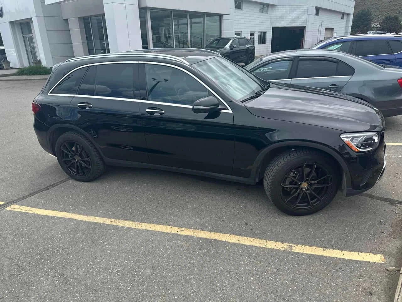 Mercedes-Benz GLC 300 ПОДГРЕВИ * ПАНО * KEYLESS * CARFAX, снимка 3 - Автомобили и джипове - 54976641