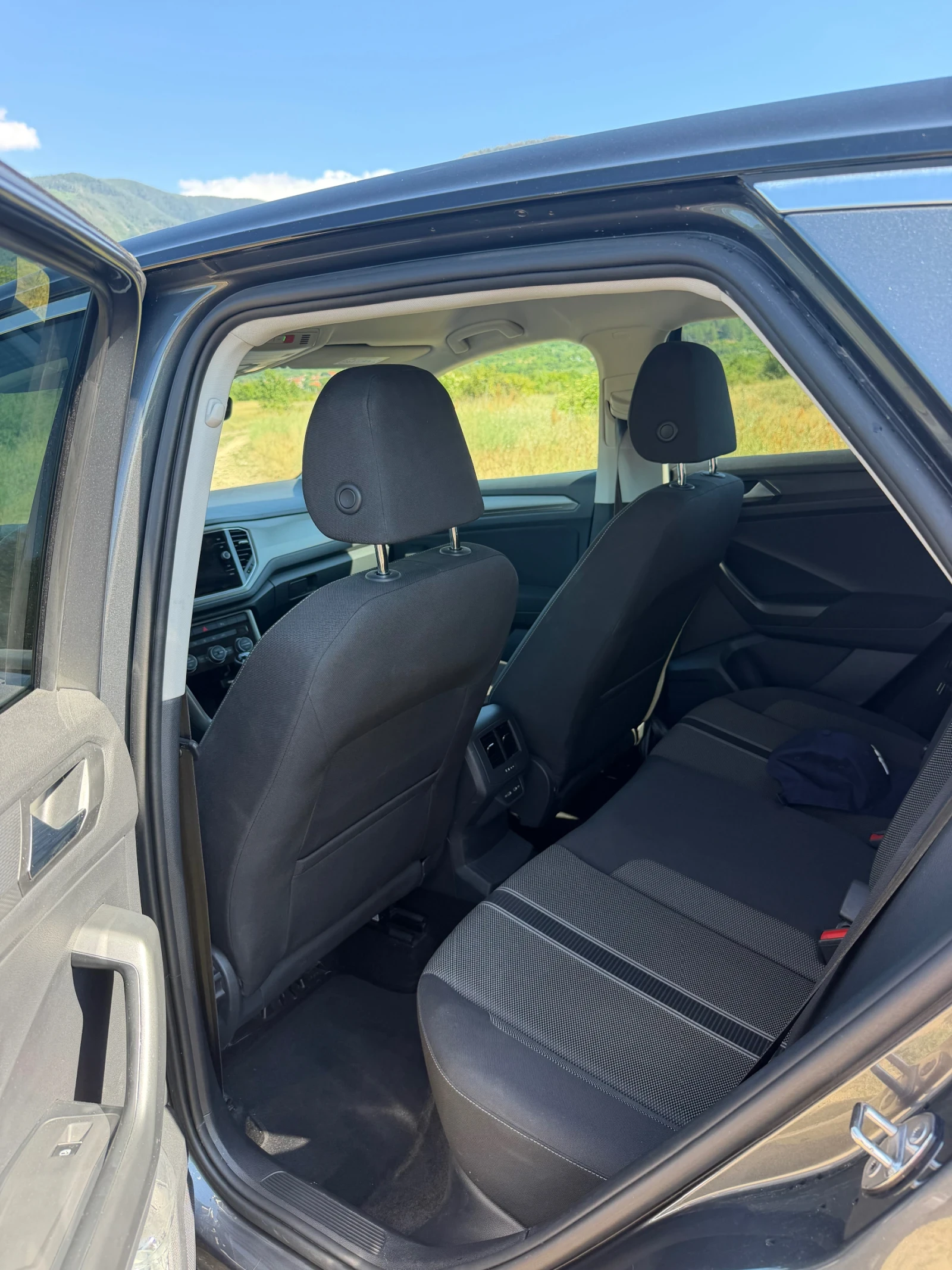 VW T-Roc 1.0TSI, снимка 11 - Автомобили и джипове - 55235804