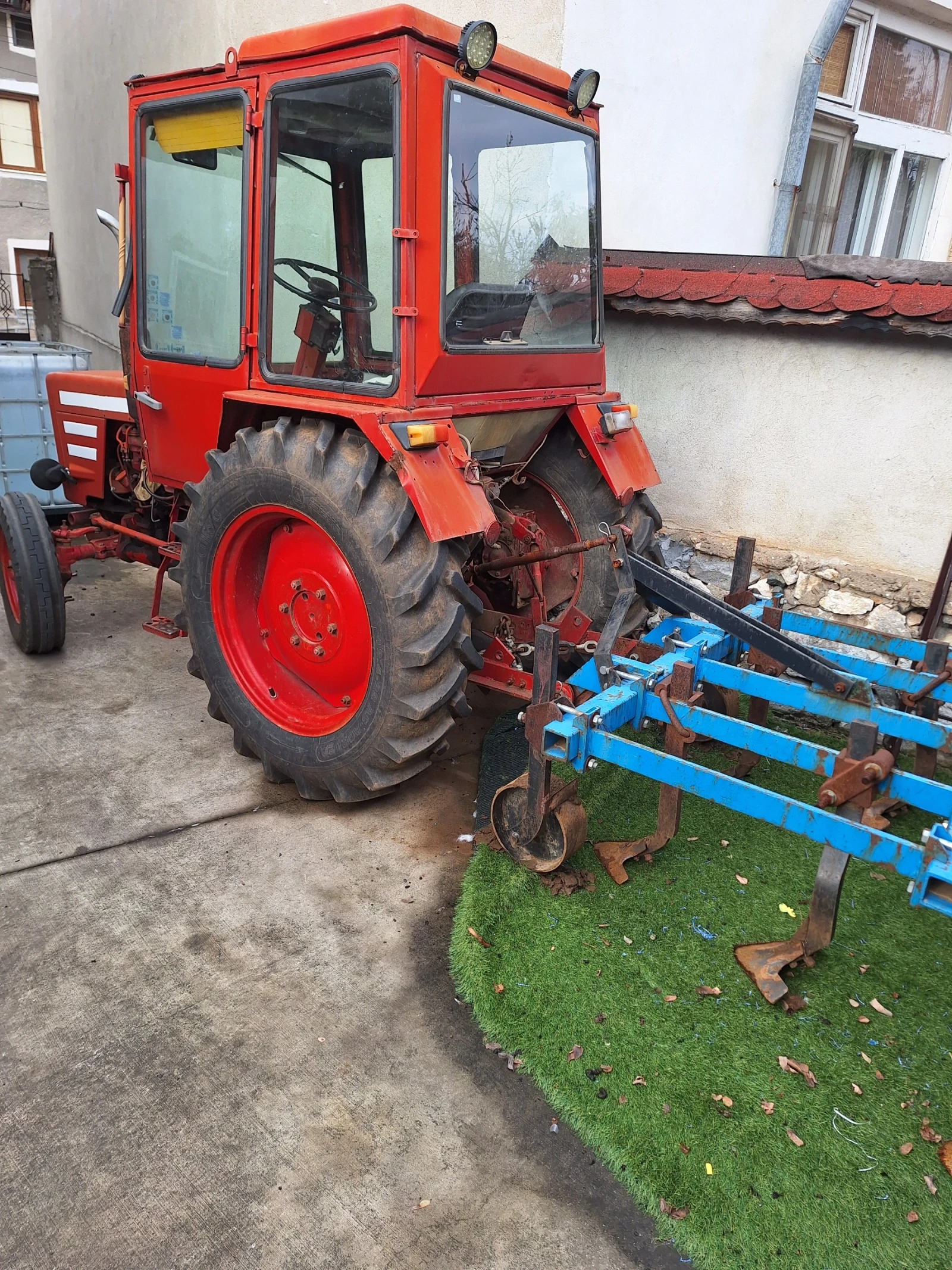 Трактор Владимировец