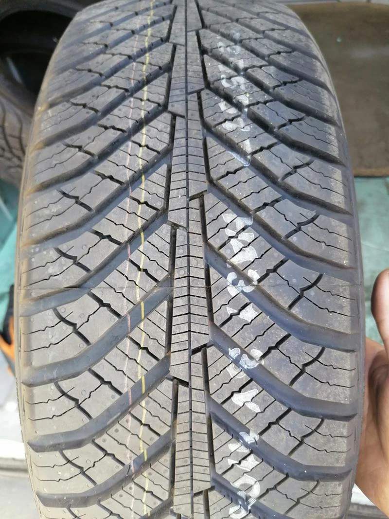 Гуми Летни 225/55R17, снимка 1 - Гуми и джанти - 29598210