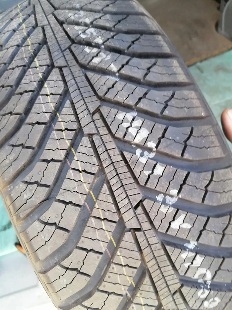 Гуми Летни 225/55R17, снимка 2 - Гуми и джанти - 29598210