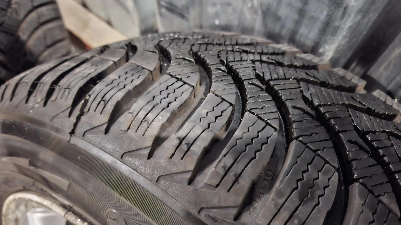 Гуми с джанти Michelin 205/55R16, снимка 4 - Гуми и джанти - 54097846
