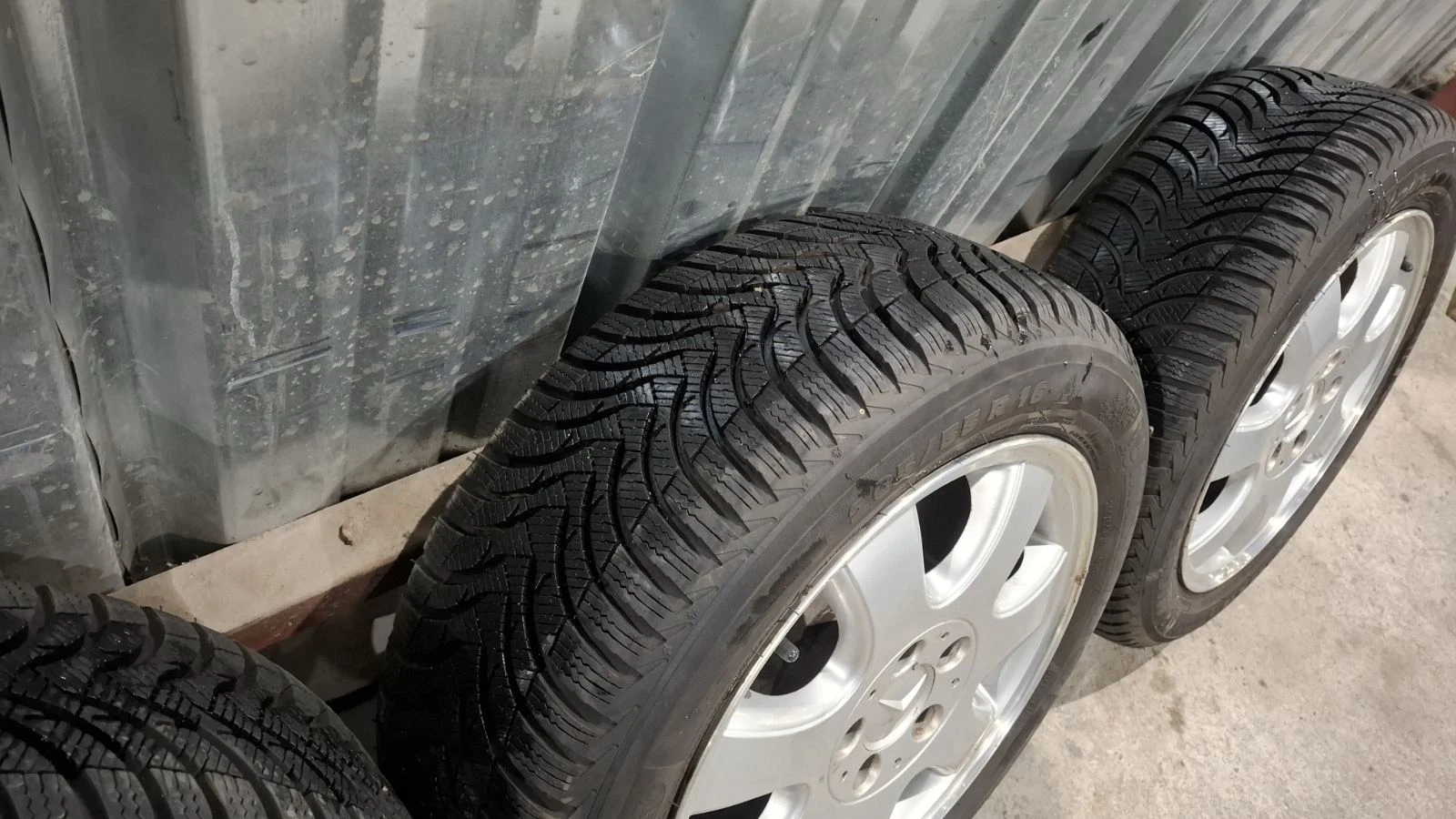 Гуми с джанти Michelin 205/55R16, снимка 3 - Гуми и джанти - 54097846