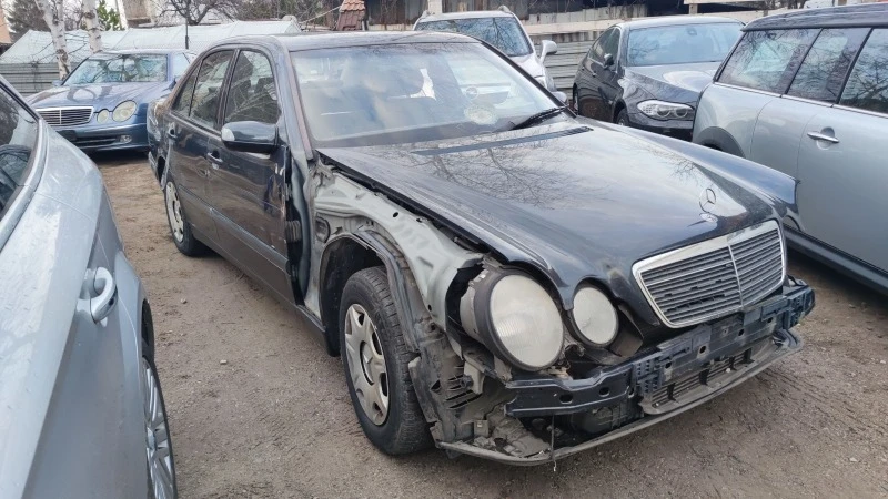 Mercedes-Benz E 220 220cdi feis, снимка 2 - Автомобили и джипове - 46273762