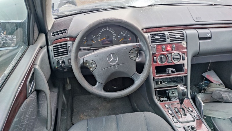 Mercedes-Benz E 220 220cdi feis, снимка 4 - Автомобили и джипове - 46273762