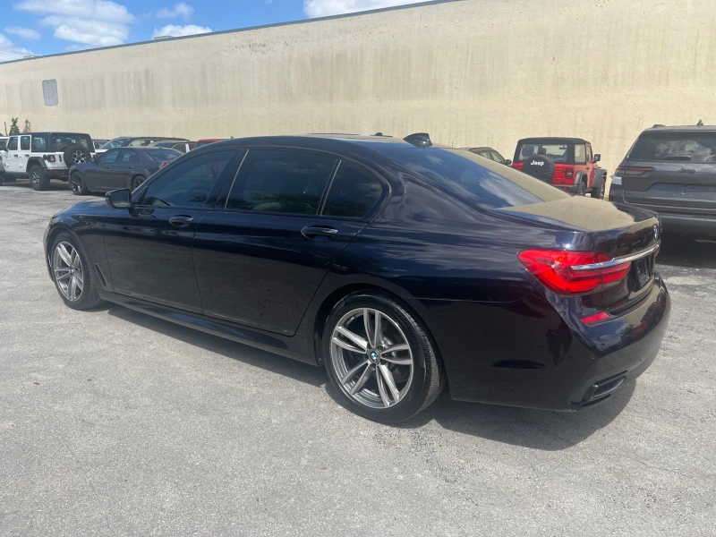 BMW 750 i 4.4L 32V Twin Turbocharged V8 RWD, снимка 6 - Автомобили и джипове - 47675391