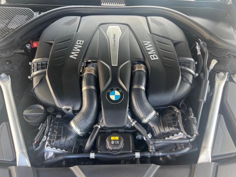 BMW 750 i 4.4L 32V Twin Turbocharged V8 RWD, снимка 7 - Автомобили и джипове - 47675391