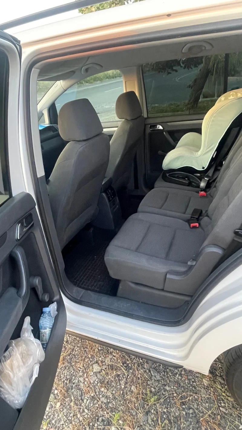 VW Touran, снимка 8 - Автомобили и джипове - 52756031
