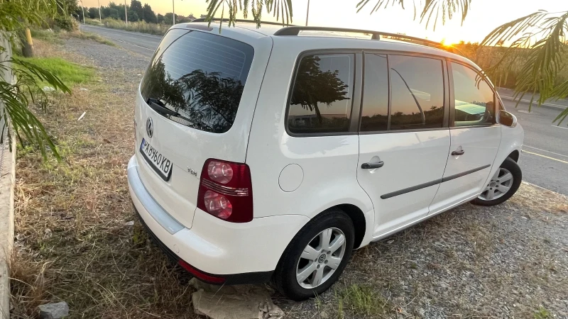 VW Touran, снимка 4 - Автомобили и джипове - 52756031