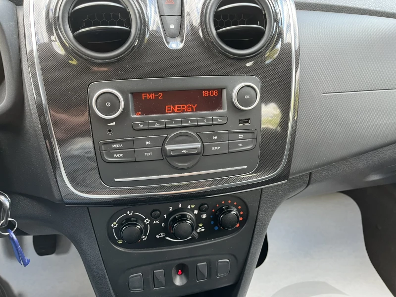 Dacia Sandero TCE 100 k.c + ГАЗ, снимка 12 - Автомобили и джипове - 51596840