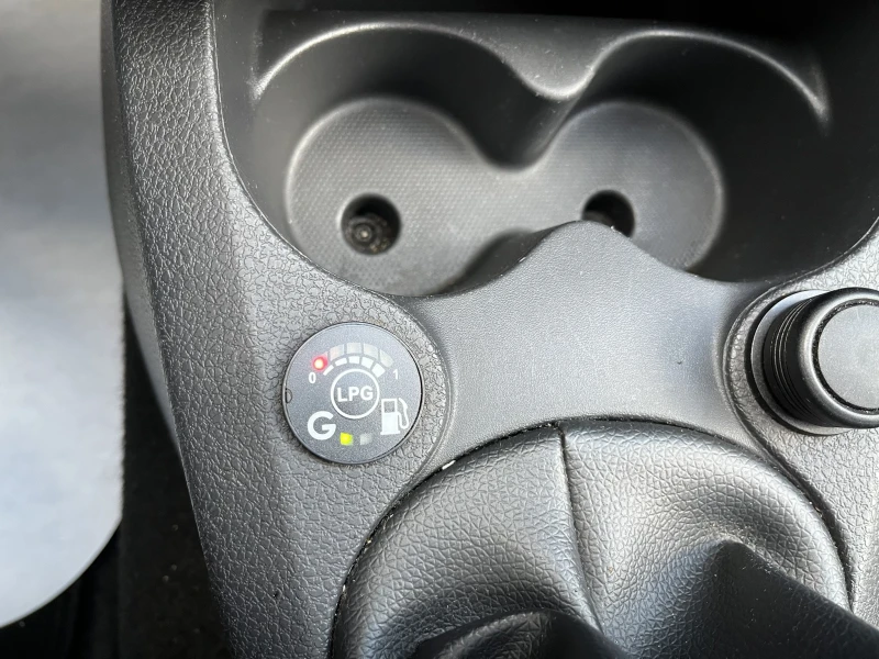 Dacia Sandero TCE 100 k.c + ГАЗ, снимка 13 - Автомобили и джипове - 51596840