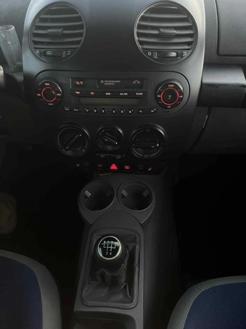 VW New beetle, снимка 15 - Автомобили и джипове - 52541615