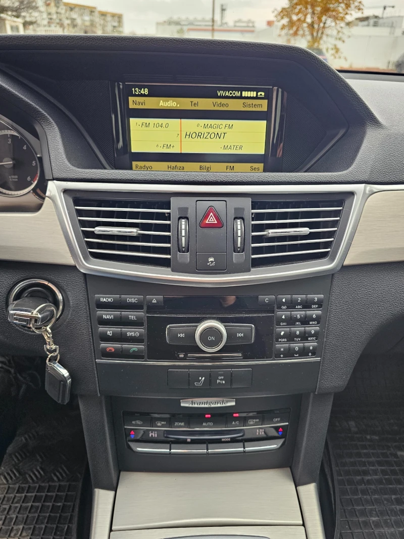 Mercedes-Benz E 220 AVANTGARDE, снимка 11 - Автомобили и джипове - 52728942