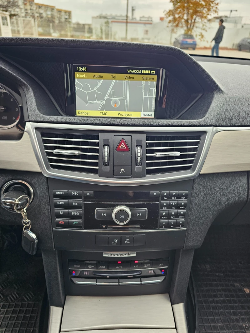 Mercedes-Benz E 220 AVANTGARDE, снимка 10 - Автомобили и джипове - 52728942