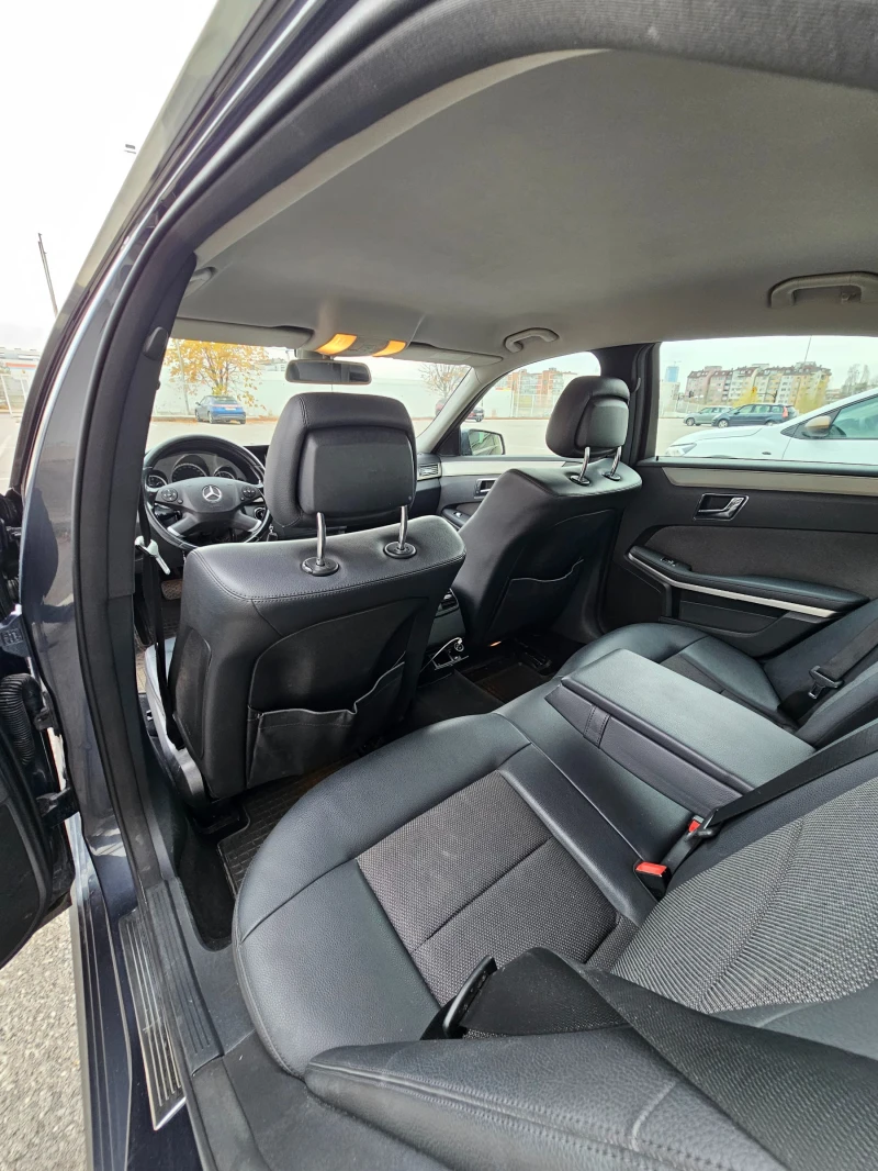 Mercedes-Benz E 220 AVANTGARDE, снимка 13 - Автомобили и джипове - 52728942